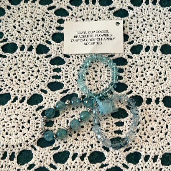 NWT Angelas Designs 3 turquoise colored stretchy bracelets with plastic beads - Picture 4 of 9